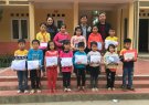 Trường Tiểu Học Minh Châu, Huyện Triệu Sơn Tặng quà cho học sinh nghèo vượt khó.